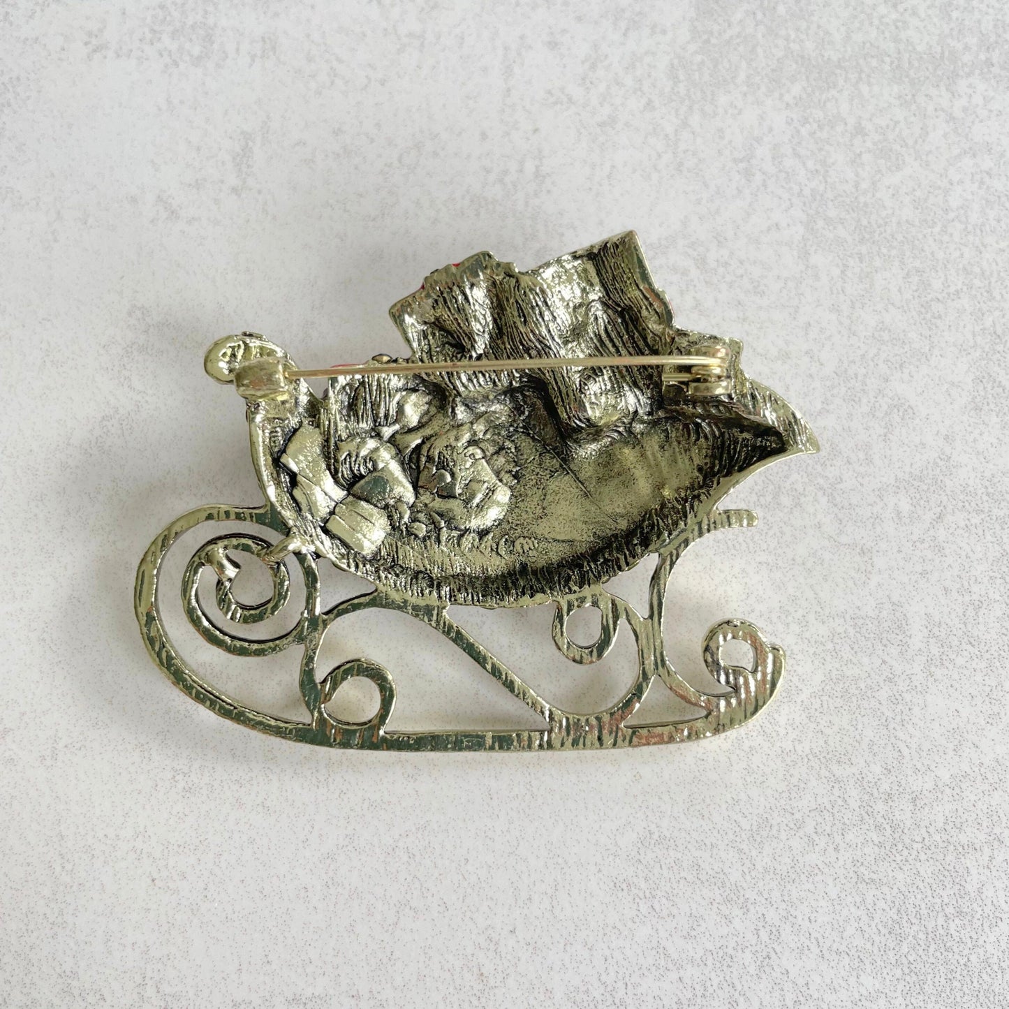 Charming Santa sleigh presents gold pin brooch