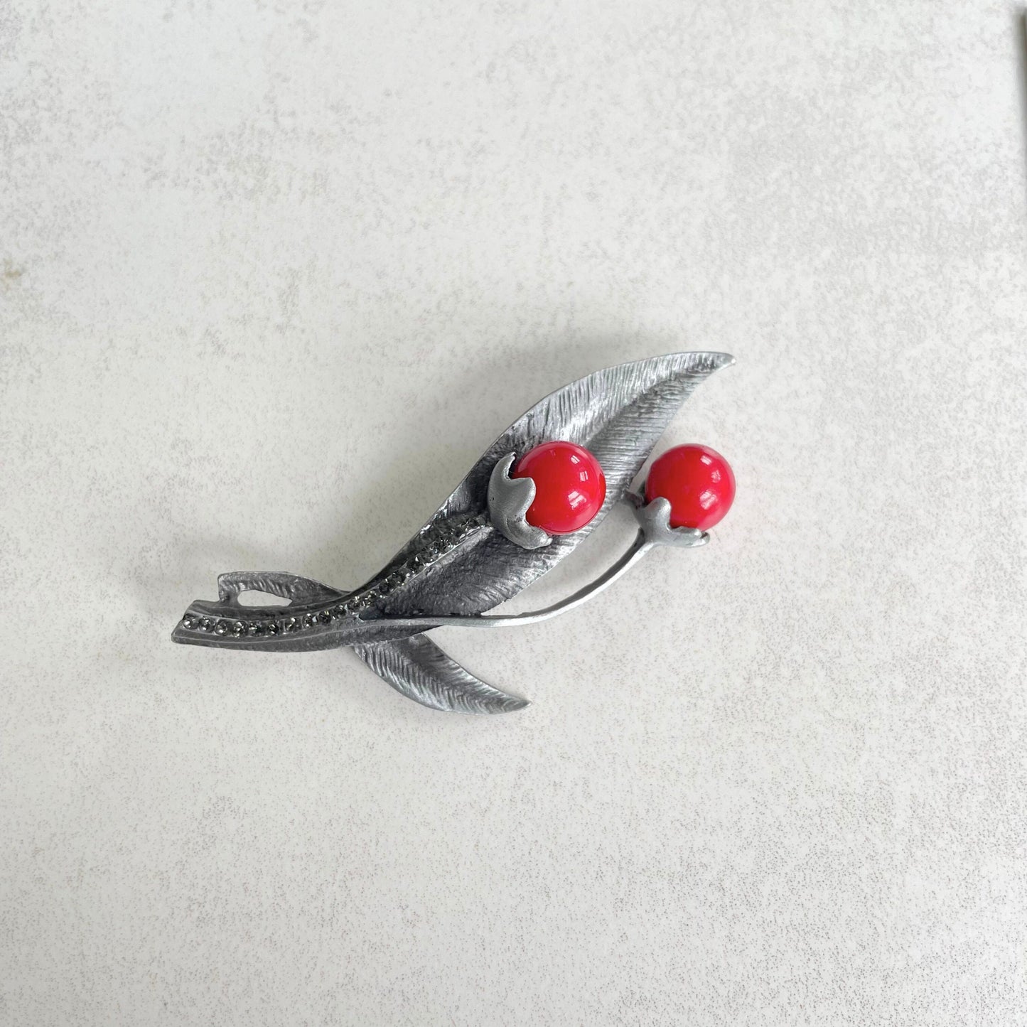 Red flower pearl silver pin brooch