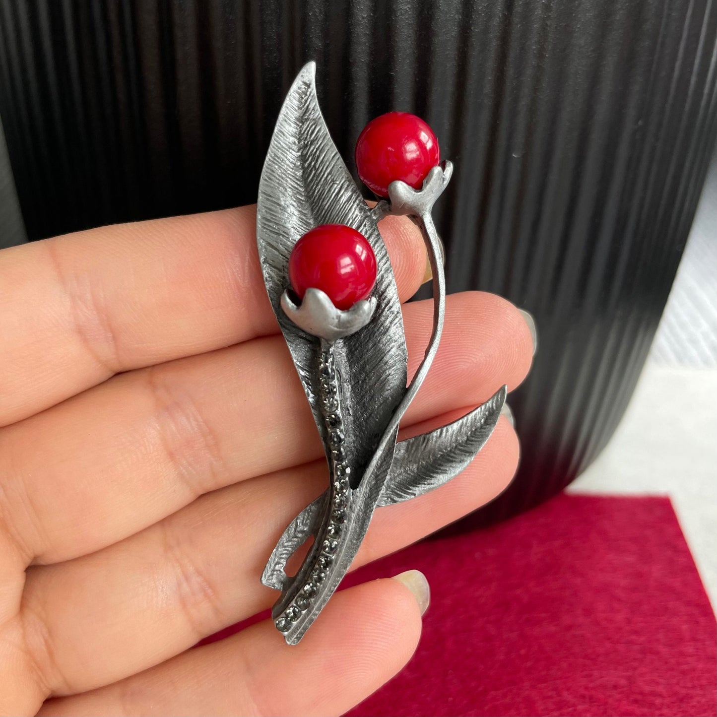 Red flower pearl silver pin brooch