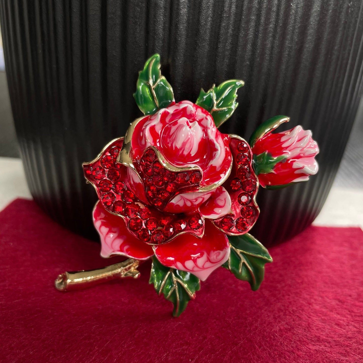 Red rose flower gold pin brooch pendent