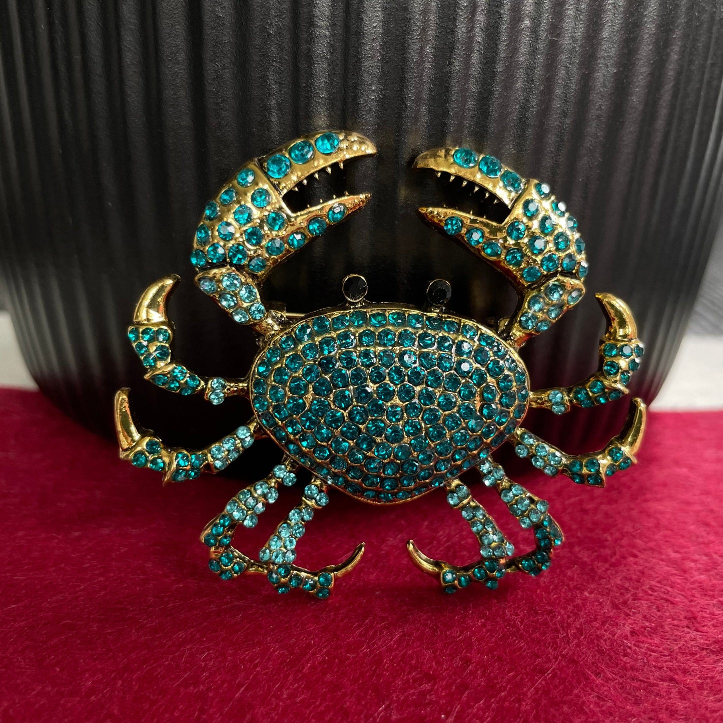 Turquoise crystals crab gold pin brooch