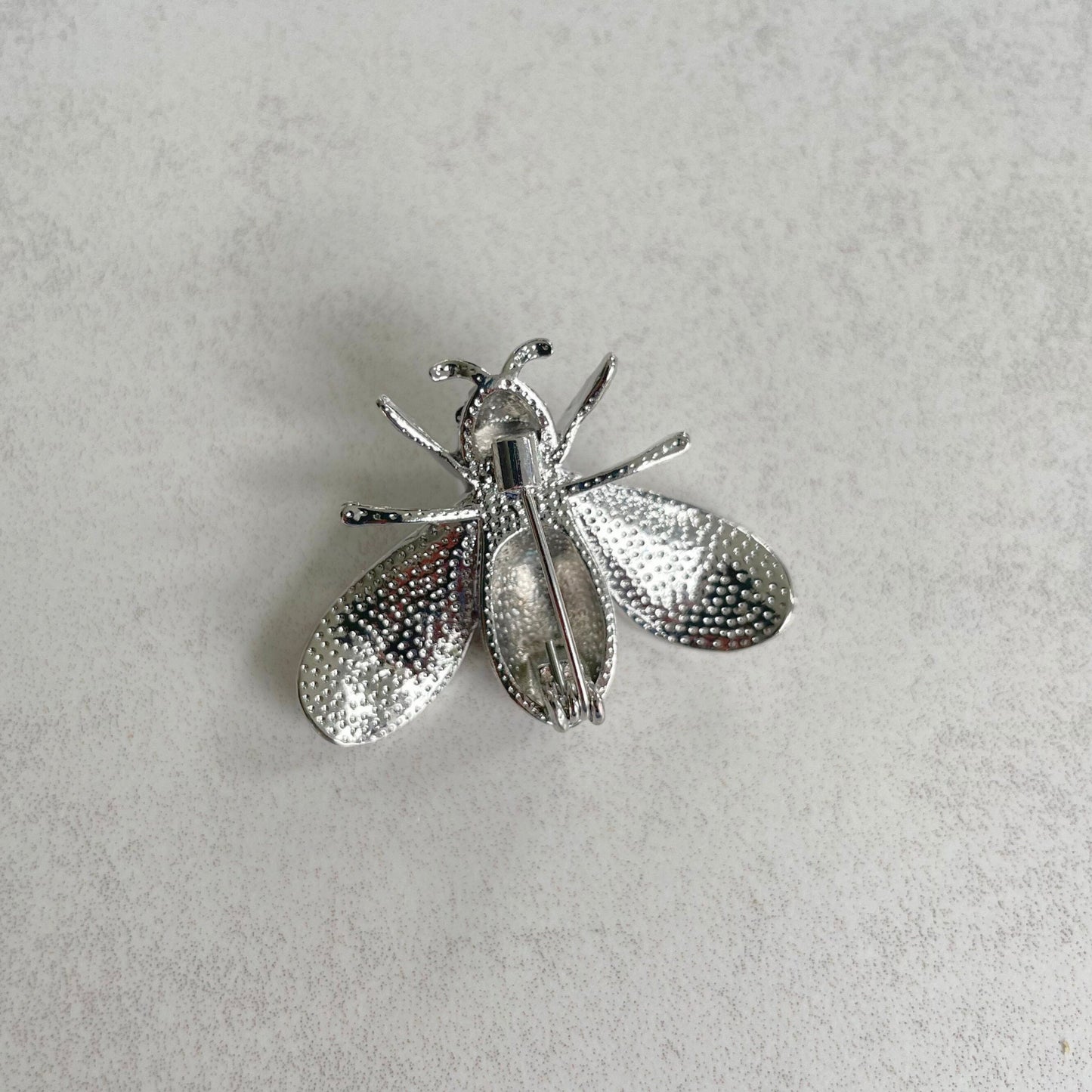 Vintage style bee pearl silver pin brooch