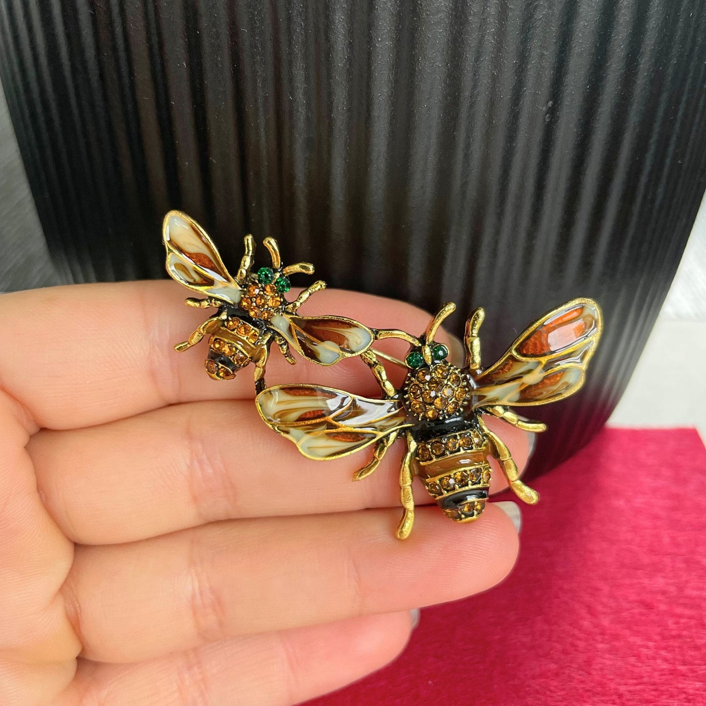 Double bee gold pin brooch