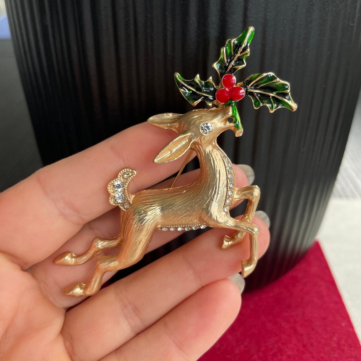 Charming reindeer Holly flower gold pin brooch