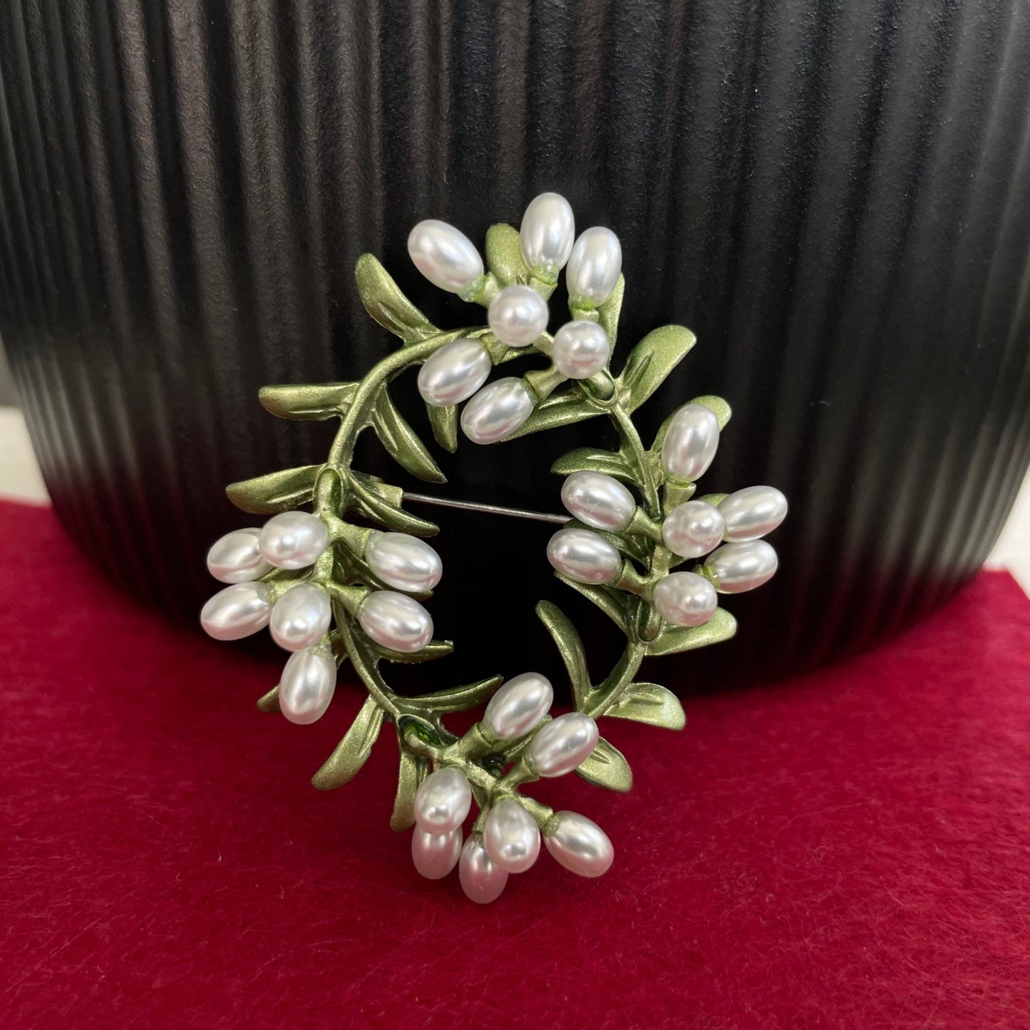 Delicate tree branch green leaf wreath flower pearls pin brooch