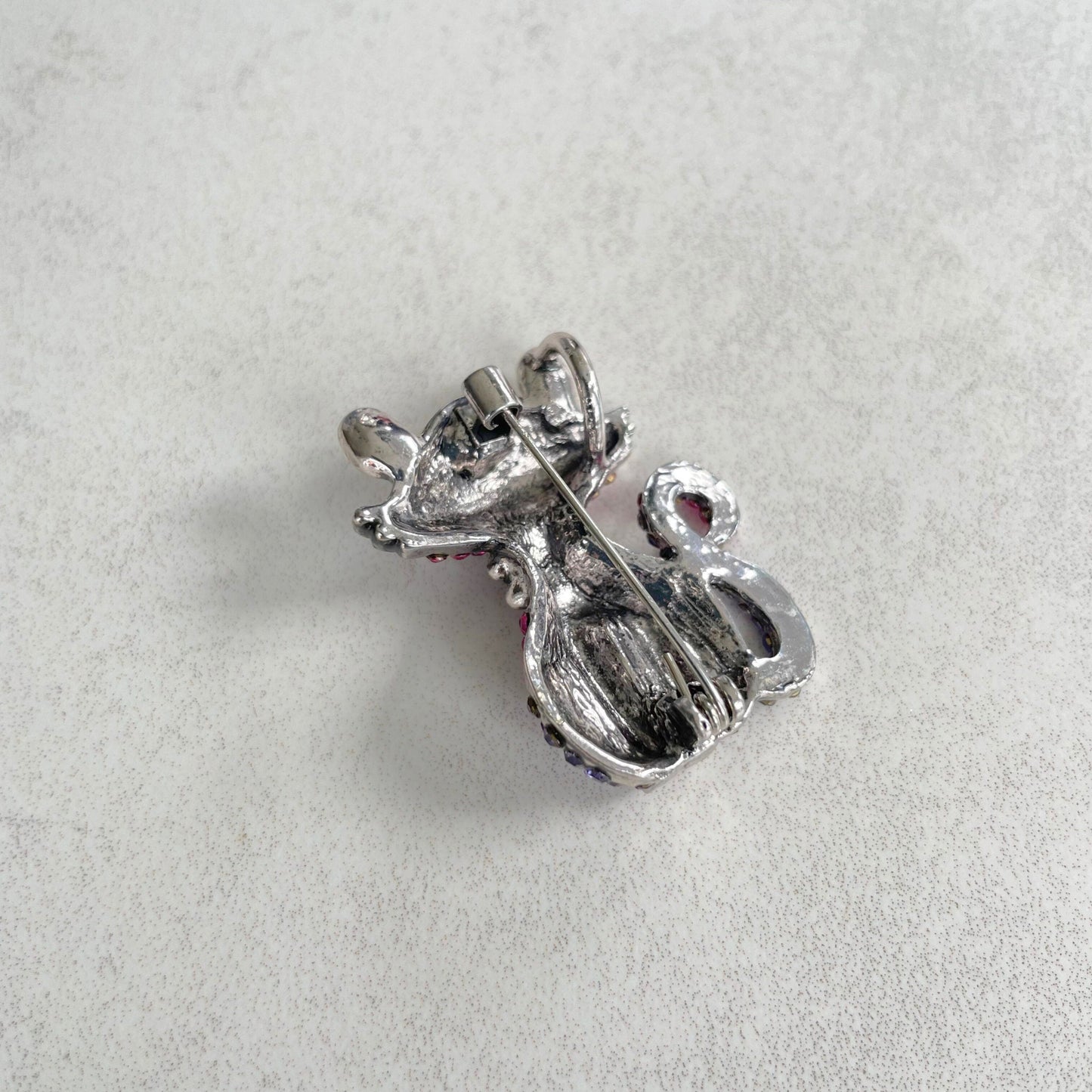 Charming pink crystal cat silver pin brooch