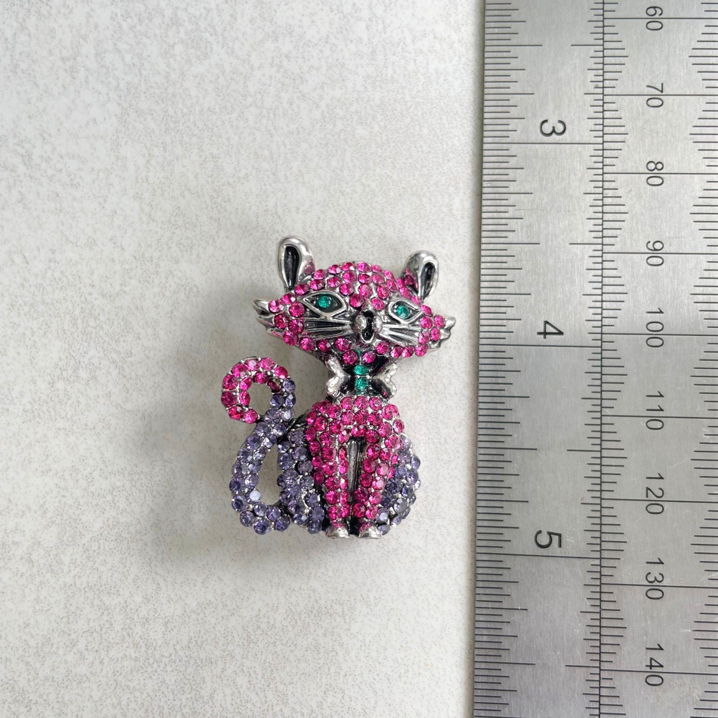 Charming pink crystal cat silver pin brooch