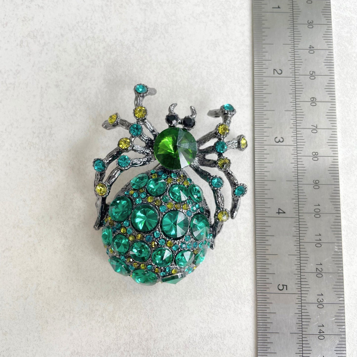 Vintage style green emerald large spider pin brooch