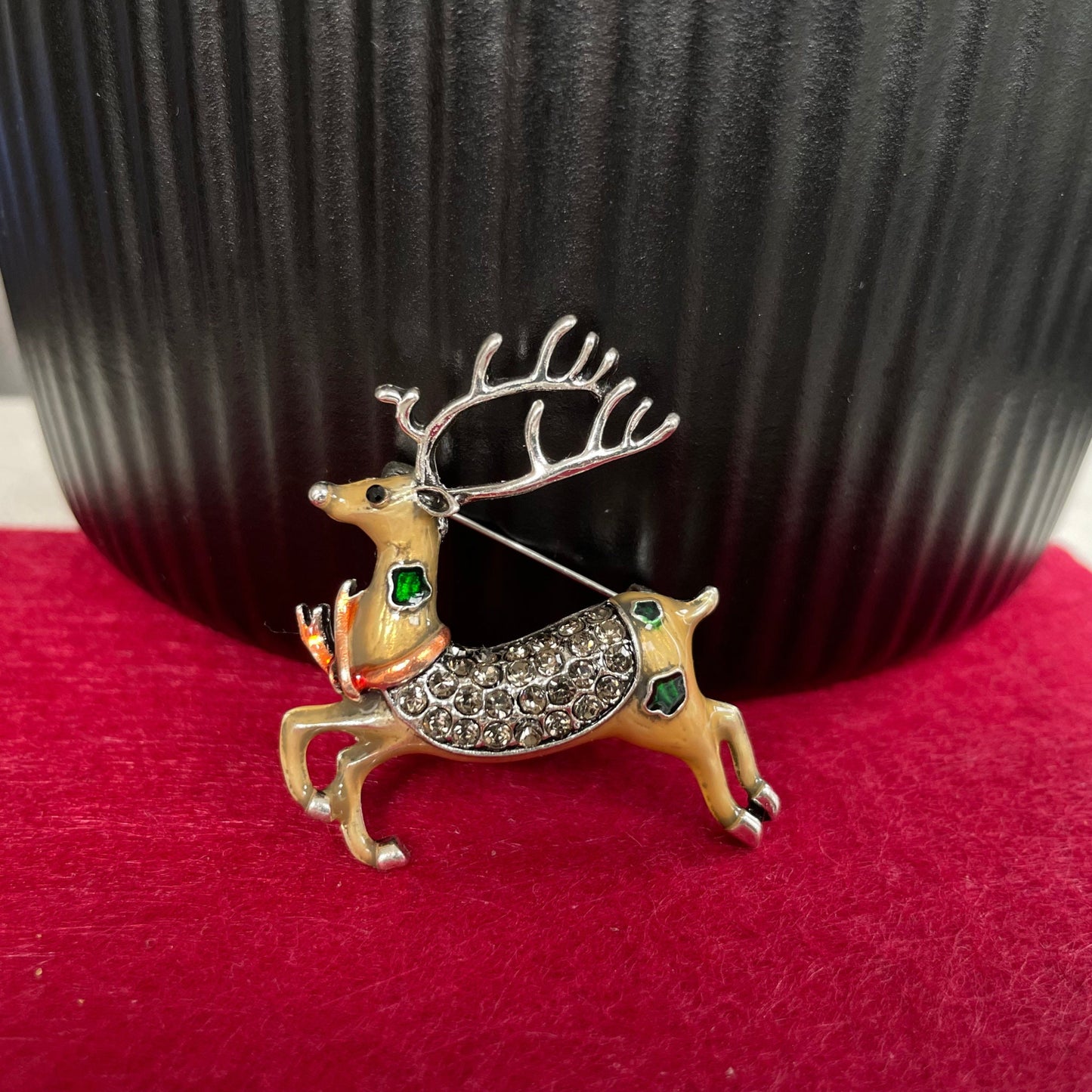 Charming reindeer silver pin brooch