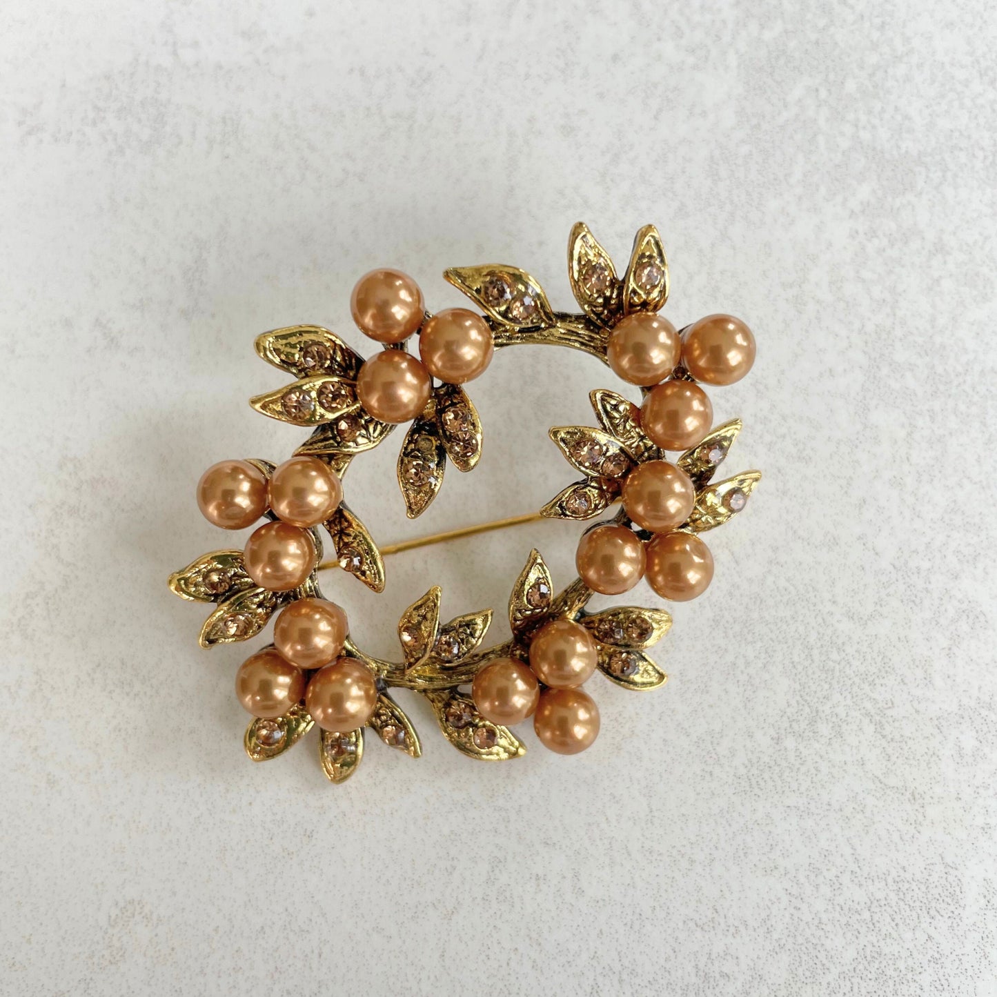 Vintage style gold pearls wreath flower pin brooch