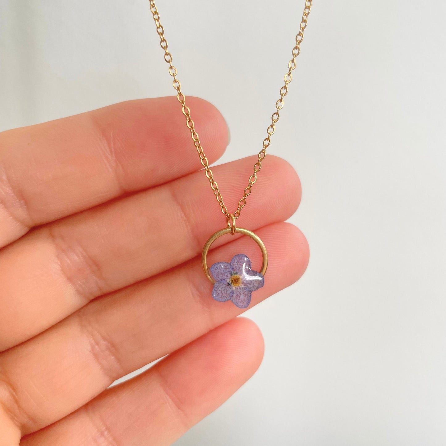 Forget Me Not Small Circle Charm Necklace