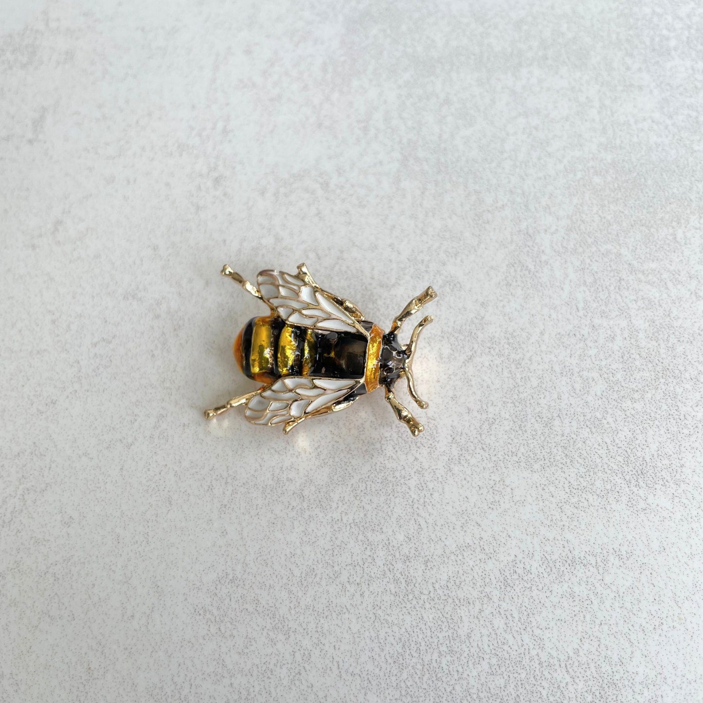 Vintage style bee gold pin brooch