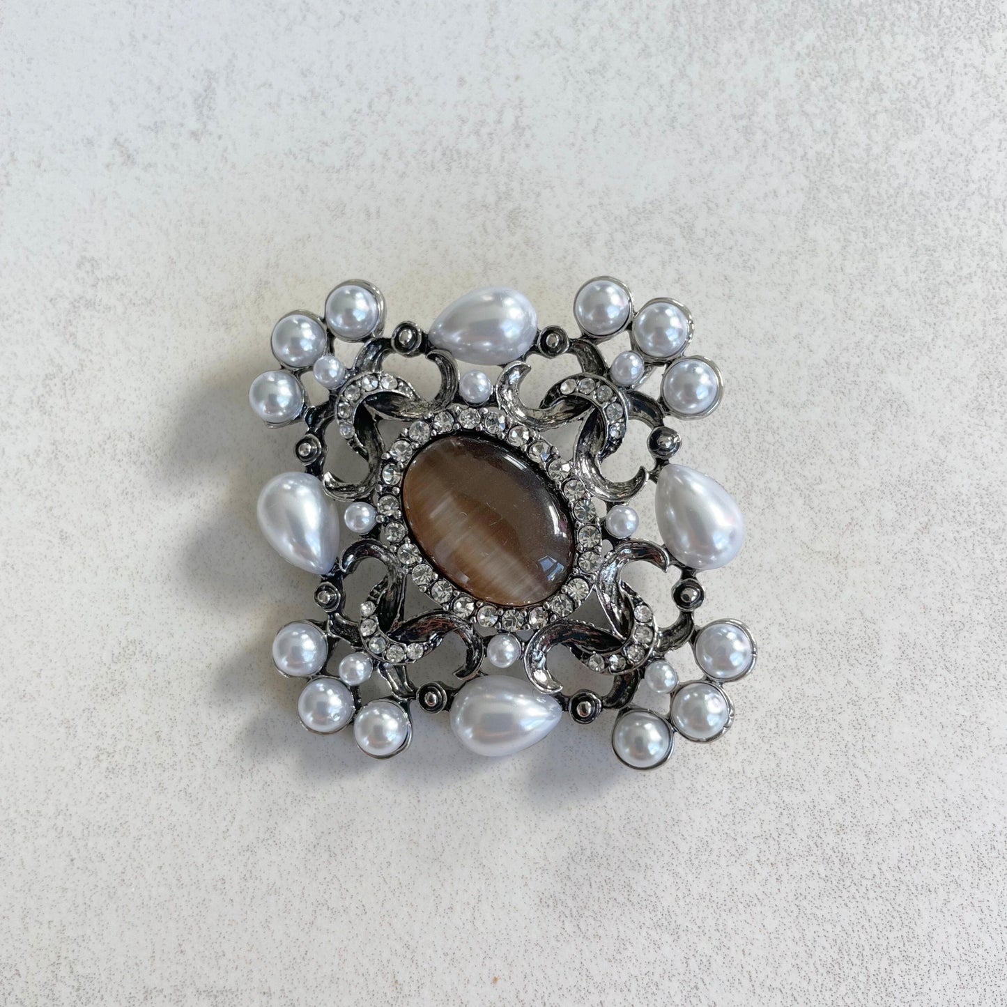 Vintage style pearl silver pin brooch