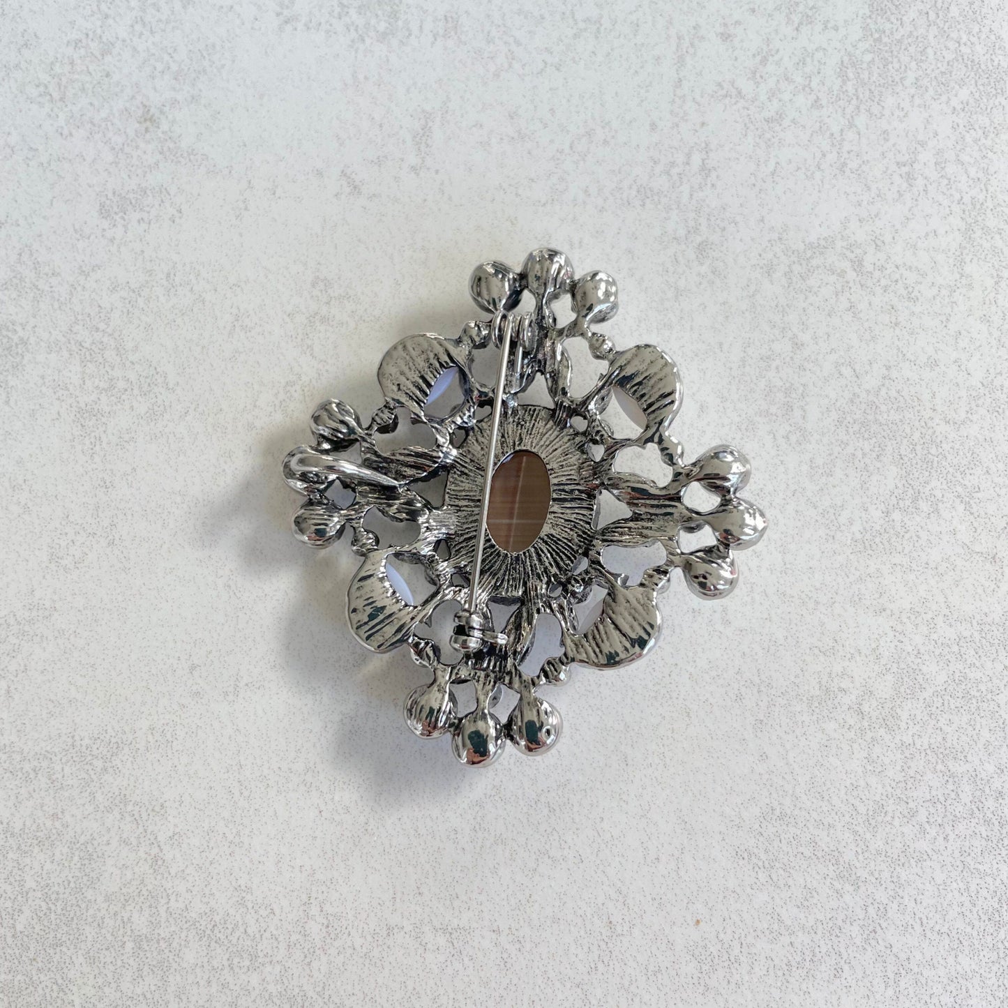 Vintage style pearl silver pin brooch