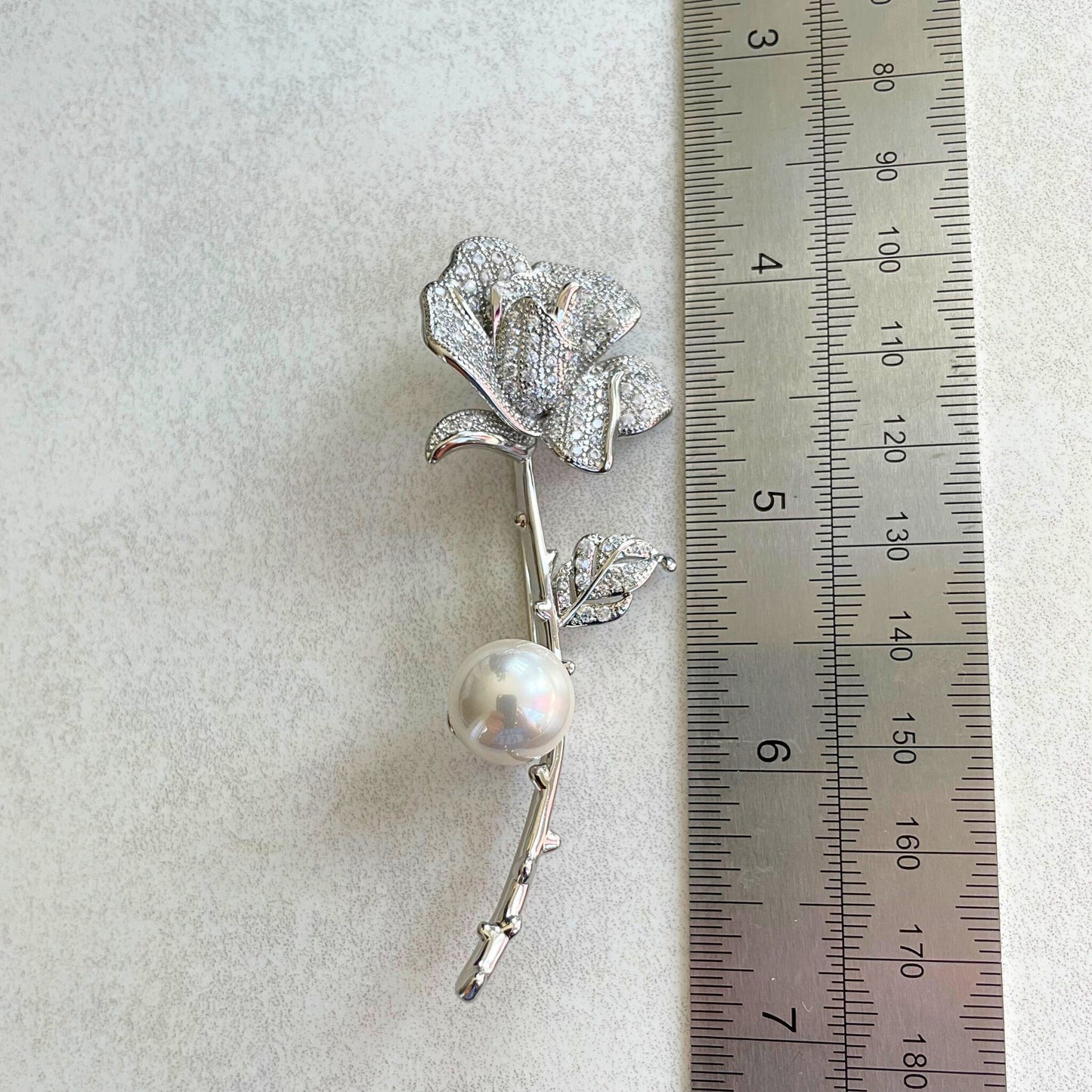 Gold rose flower pearl pin brooch