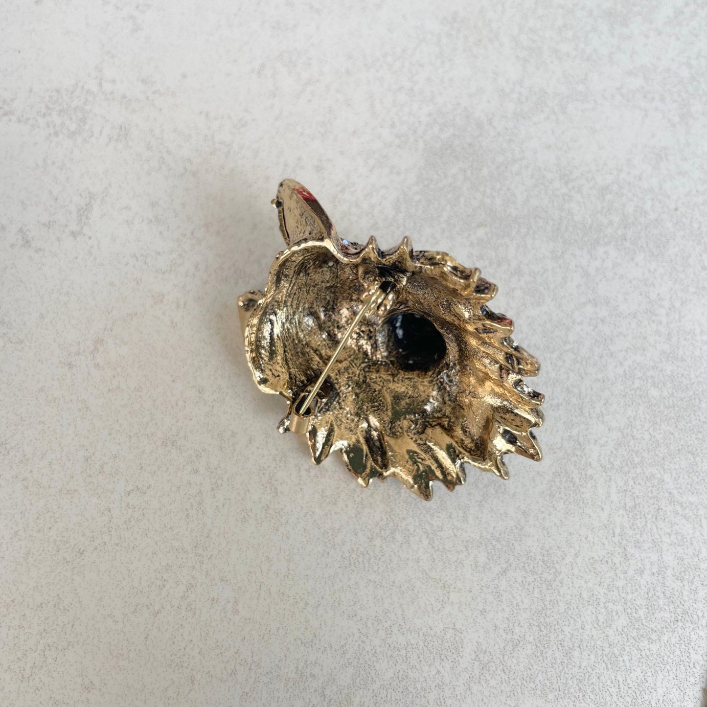 Vintage style wolf head gold pin brooch