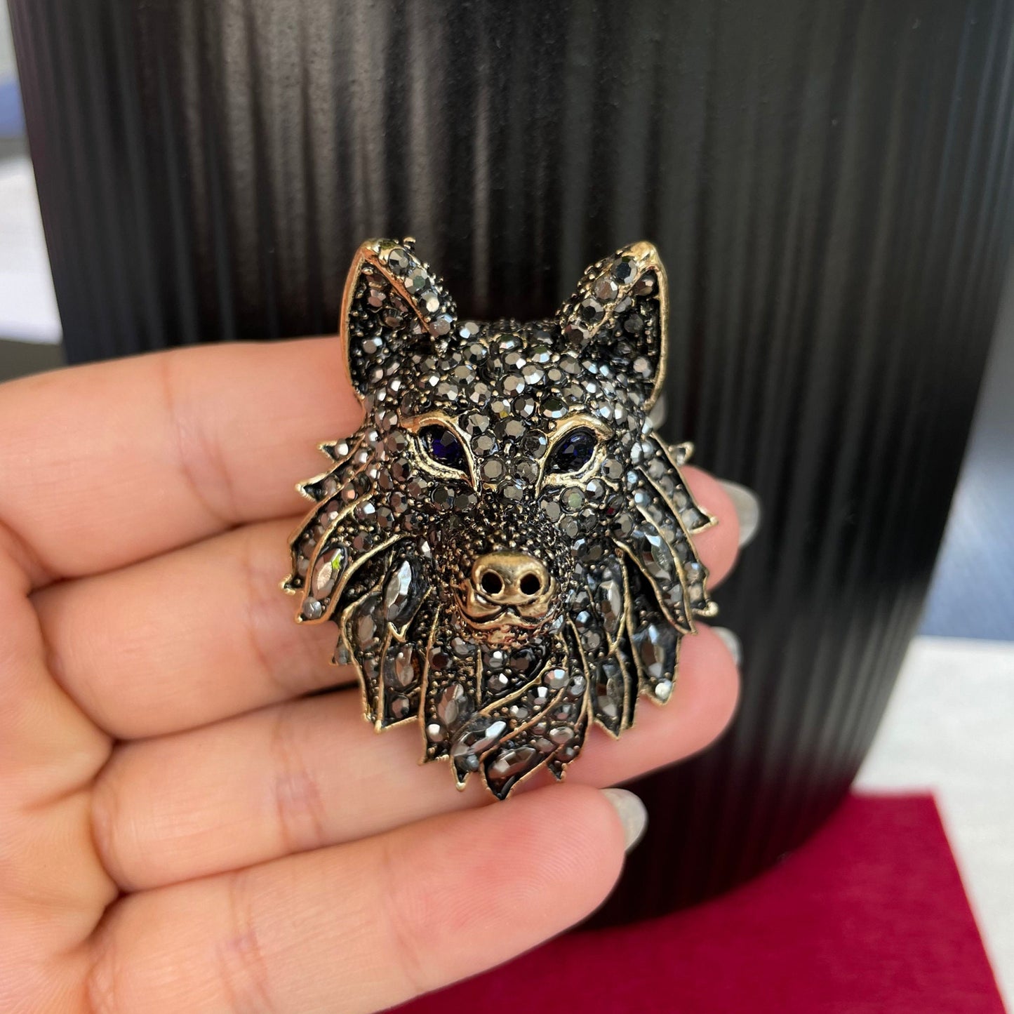 Vintage style wolf head gold pin brooch