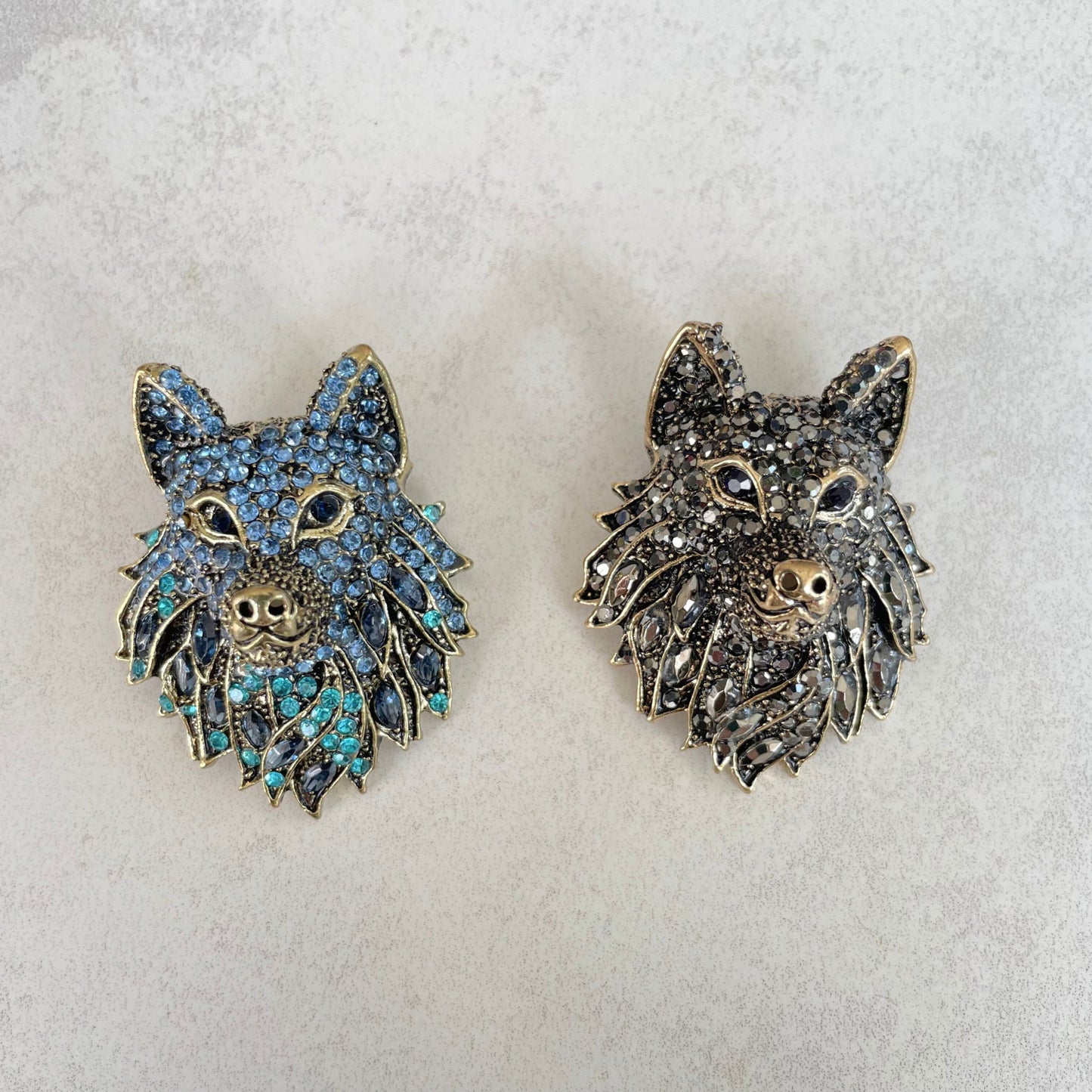 Vintage style wolf head gold pin brooch