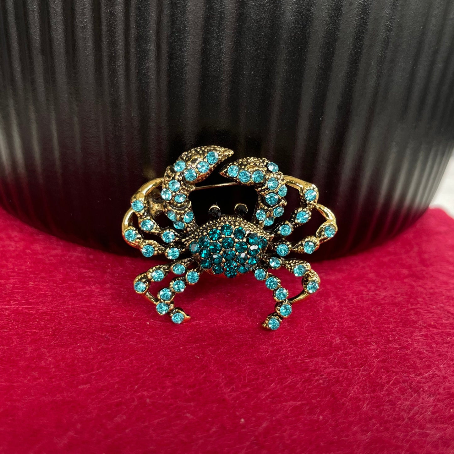 Turquoise crystals crab gold pin brooch