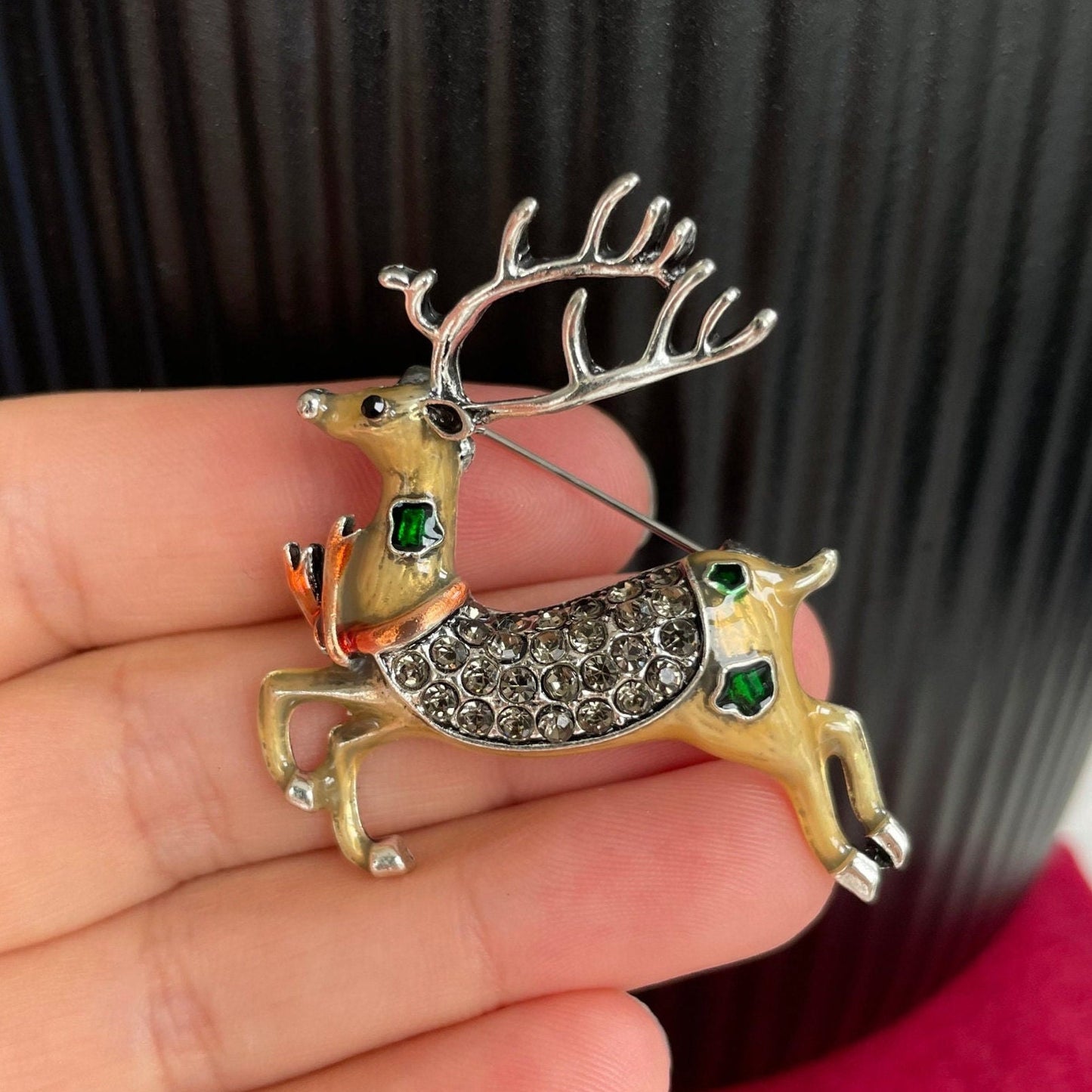 Charming reindeer silver pin brooch