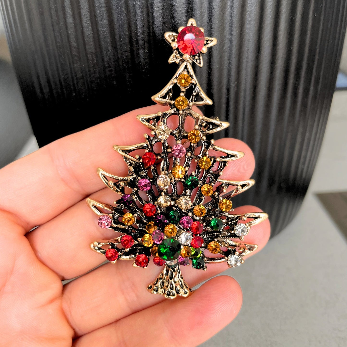 Charming multicolour crystal Xmas tree gold pin brooch