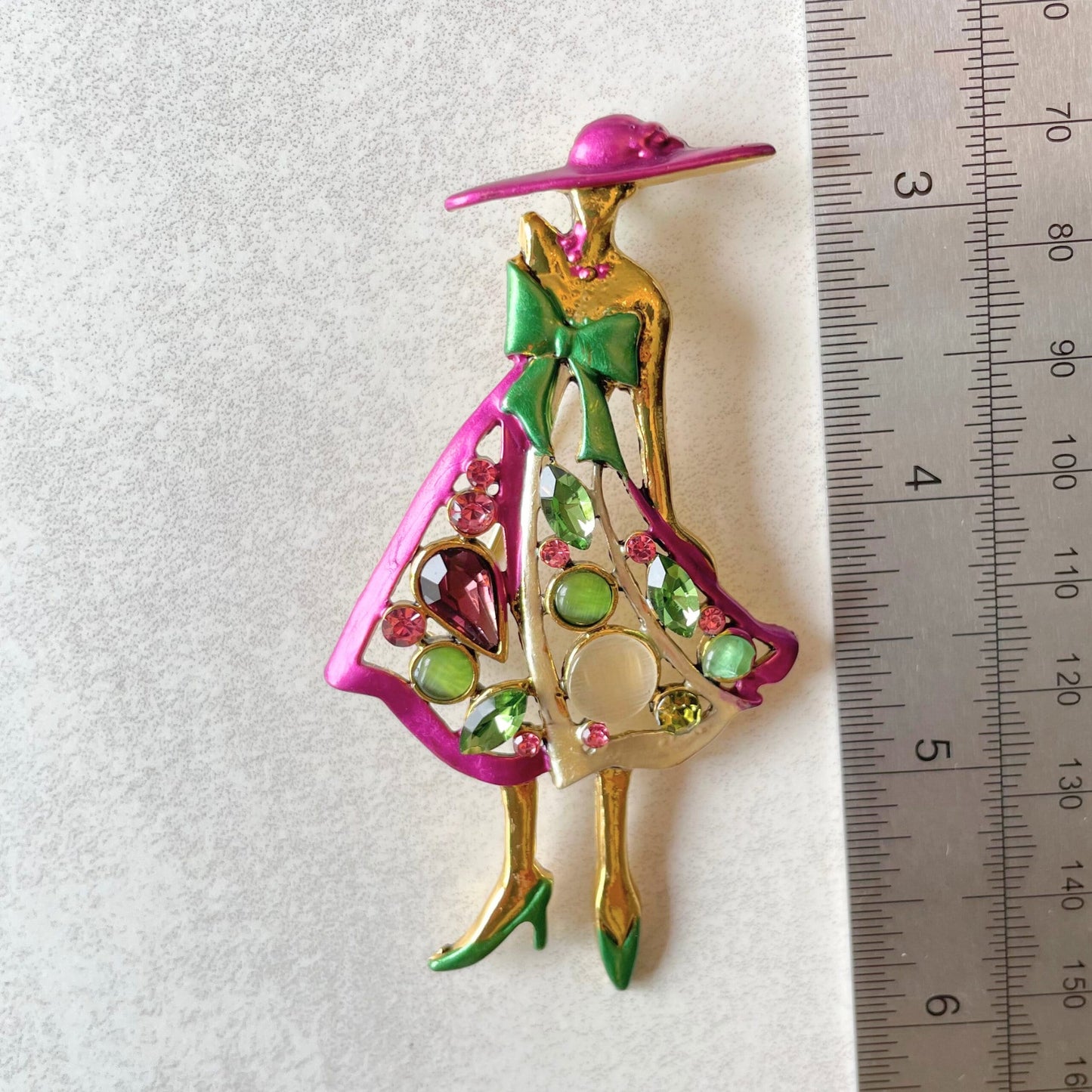 Retro classy pink lady with hat gold pin brooch