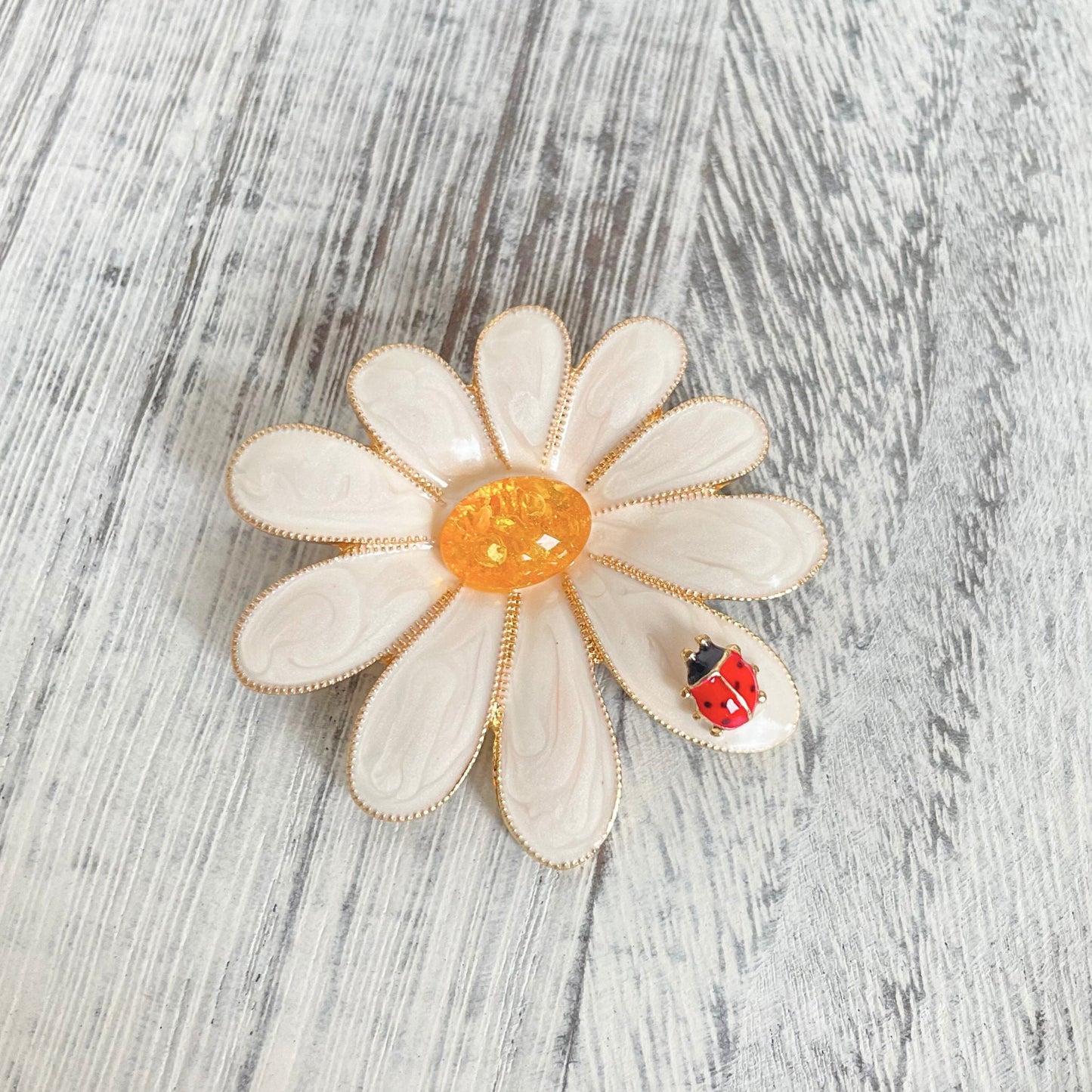 Retro White Daisy Flower Ladybug Pin Brooch