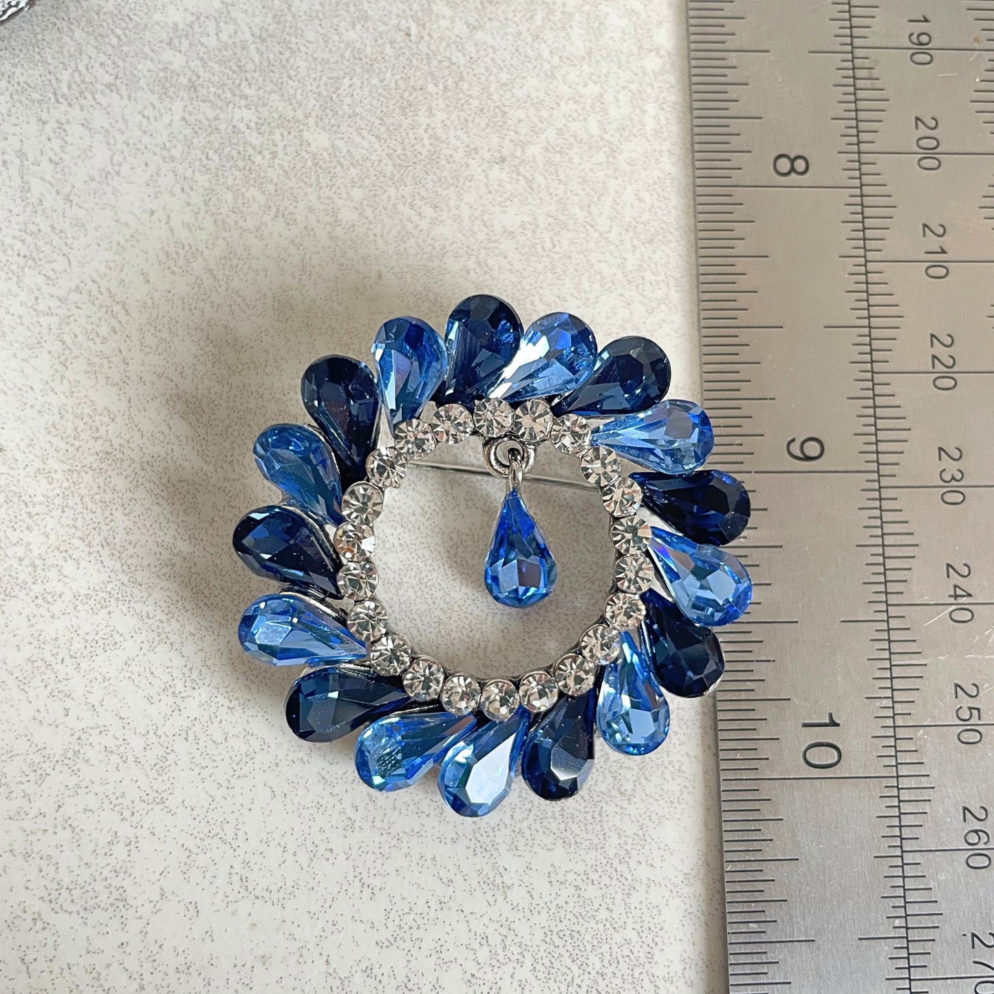 Vintage style navy flower circle silver pin brooch