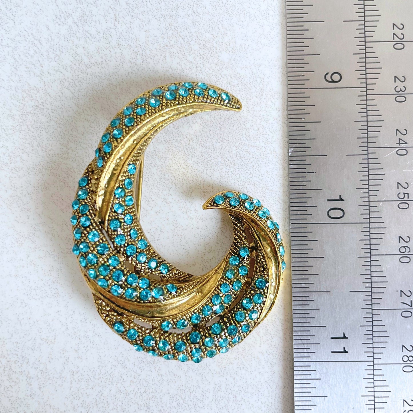 Vintage style blue ocean wave gold pin brooch