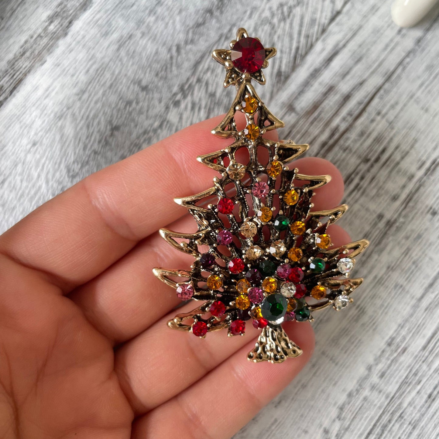 Charming multicolour crystal Xmas tree gold pin brooch