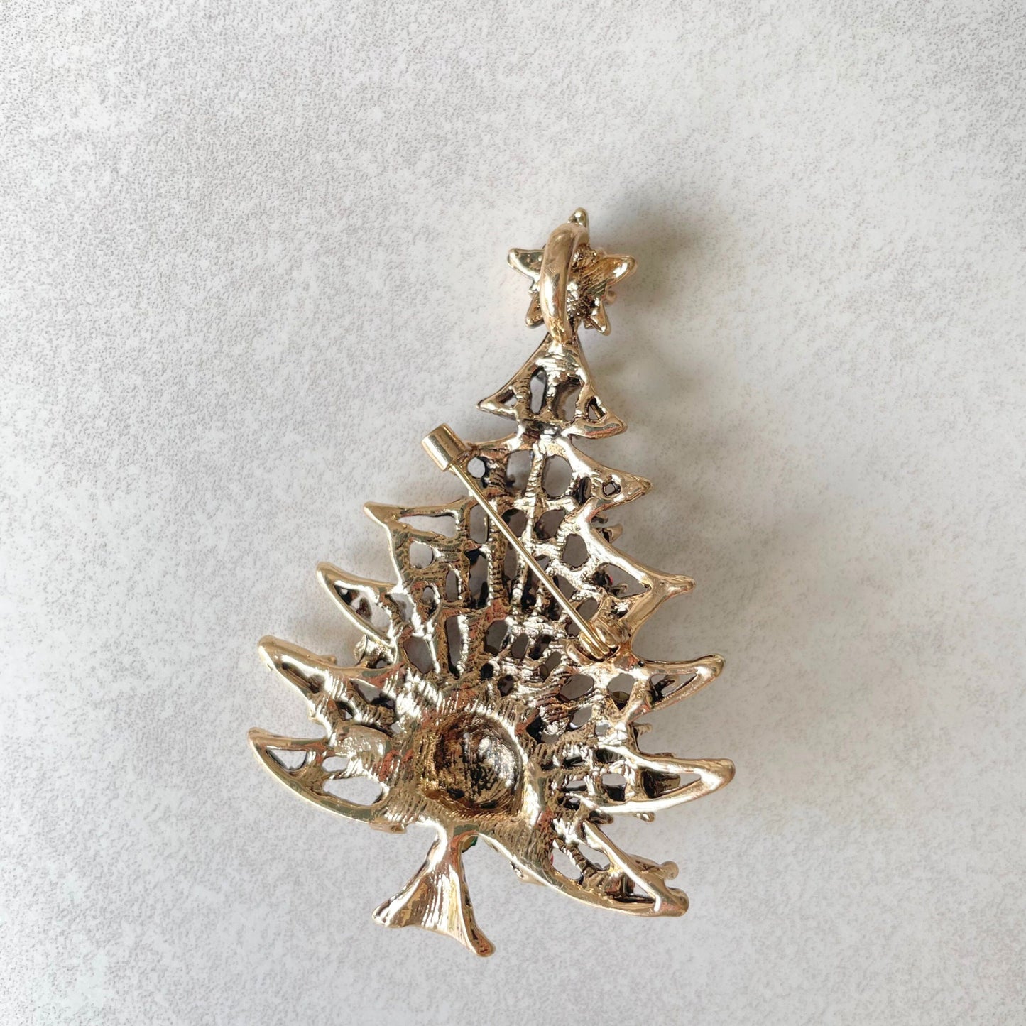 Charming multicolour crystal Xmas tree gold pin brooch