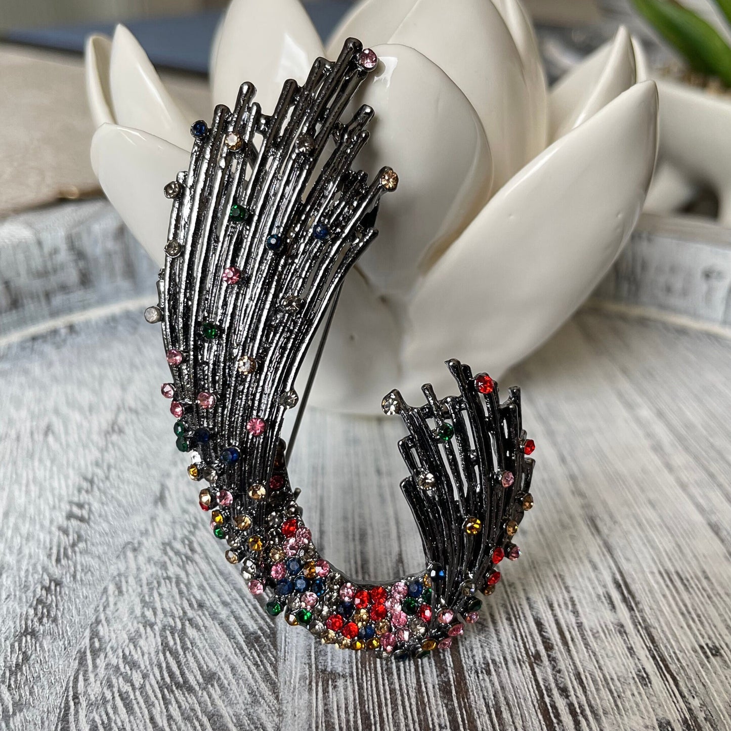 Vintage style multicolour irregular brooch