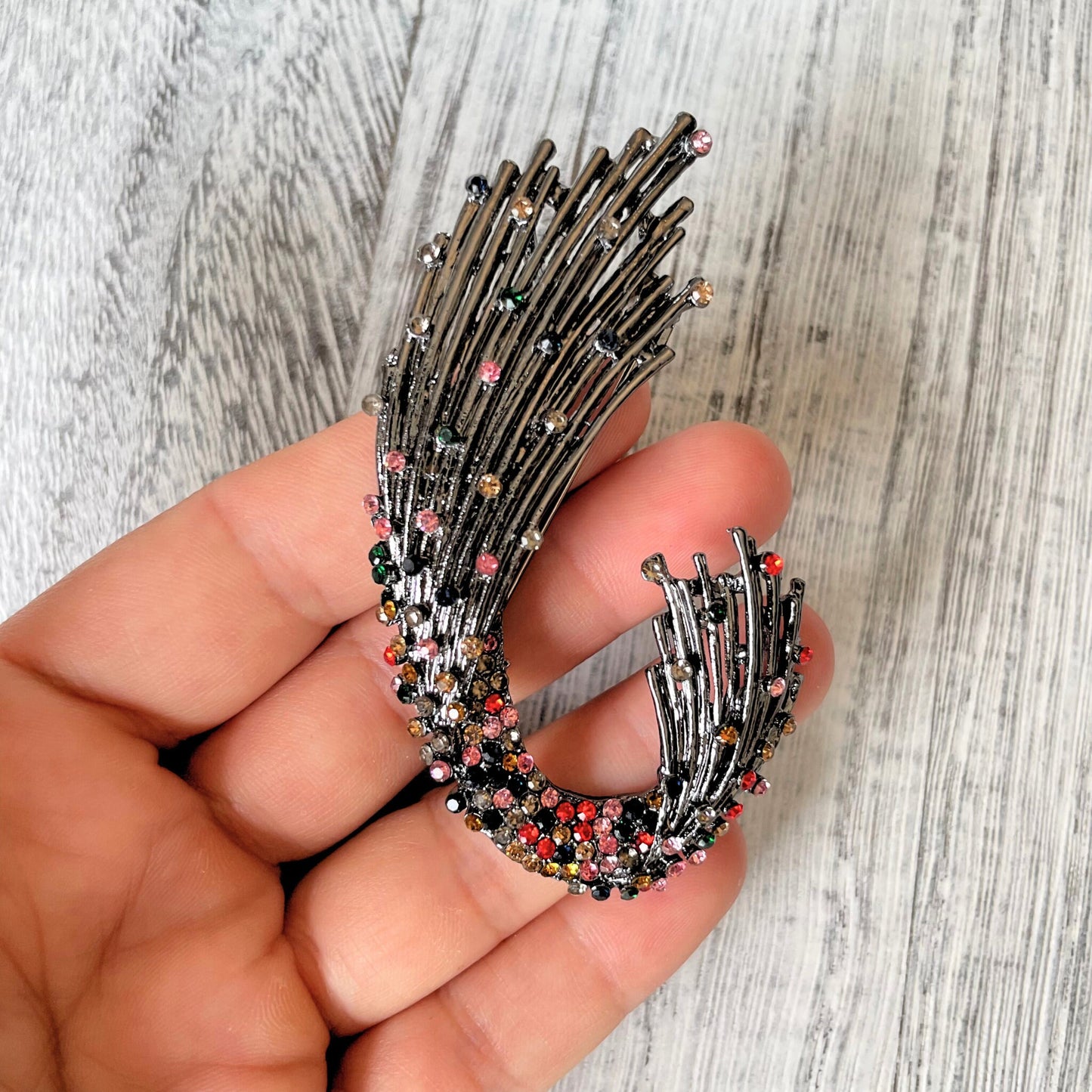 Vintage style multicolour irregular brooch