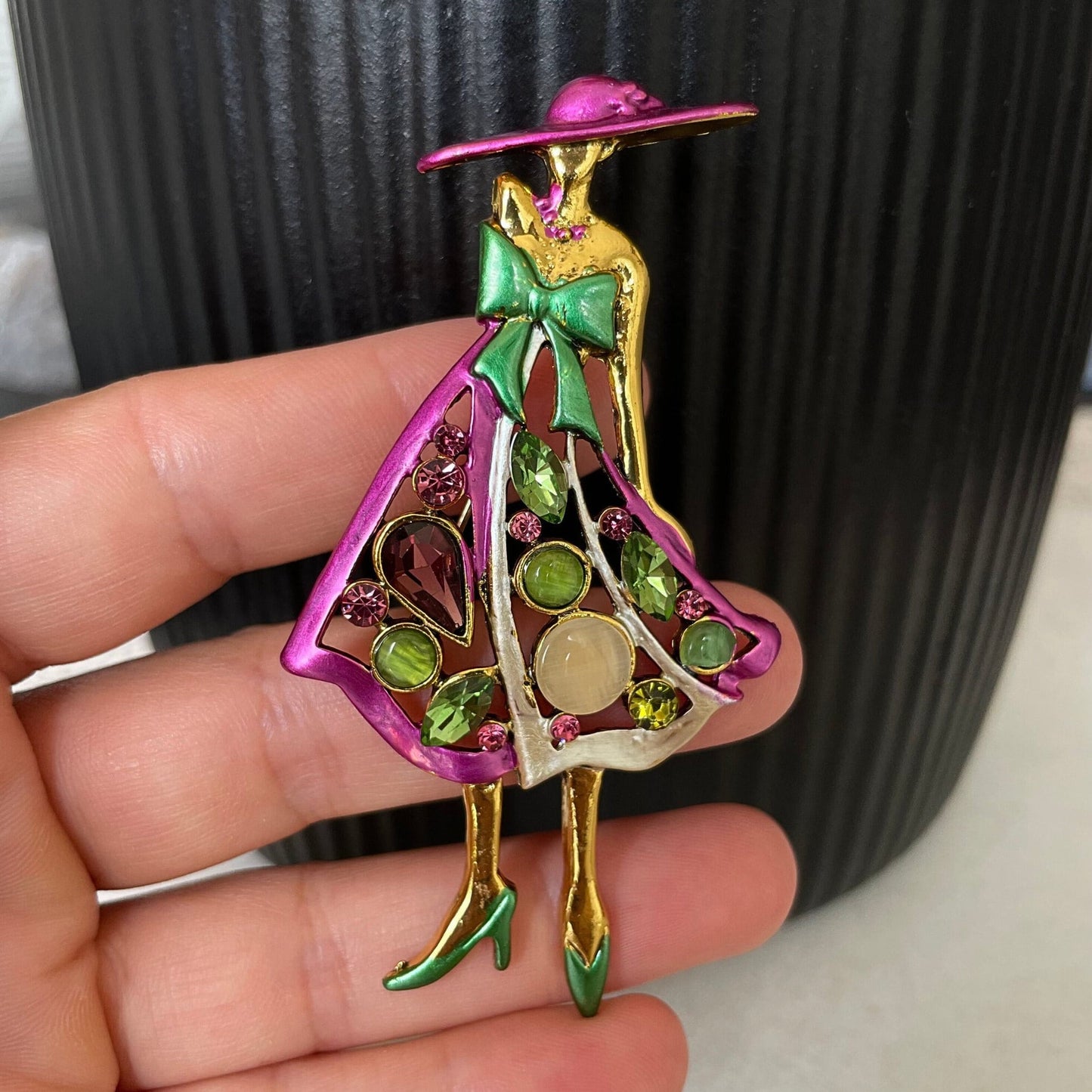 Retro classy pink lady with hat gold pin brooch