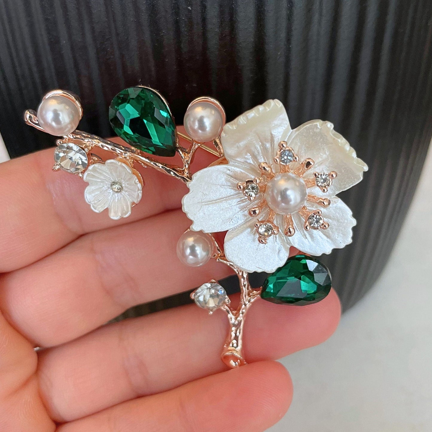 Vintage style pearls white blooming flower emerald  gold pin brooch