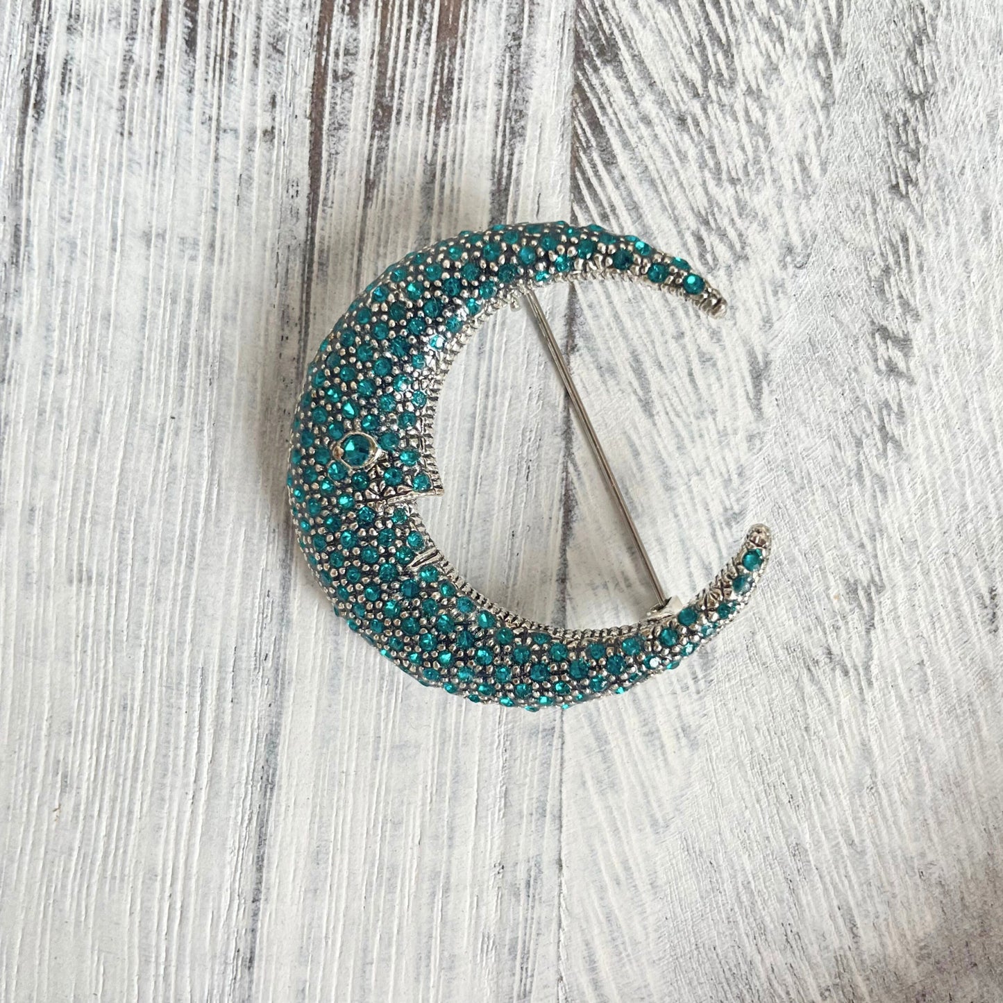 Elegant vintage style blue rhinestone crescent moon silver pin brooch