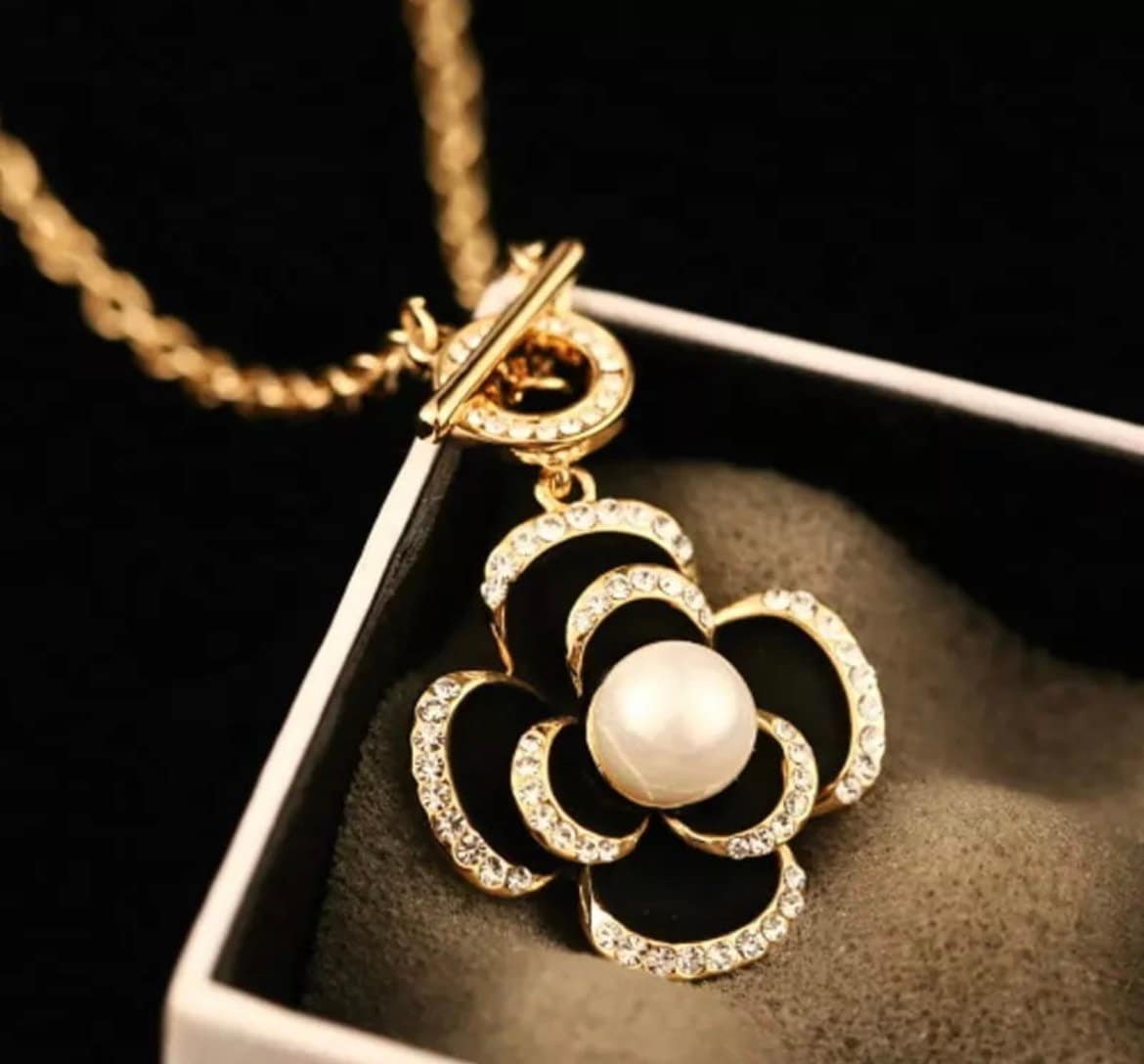 18k Gold Black Camellia Rose Flower Pearl Necklace – Seliste Jewellery