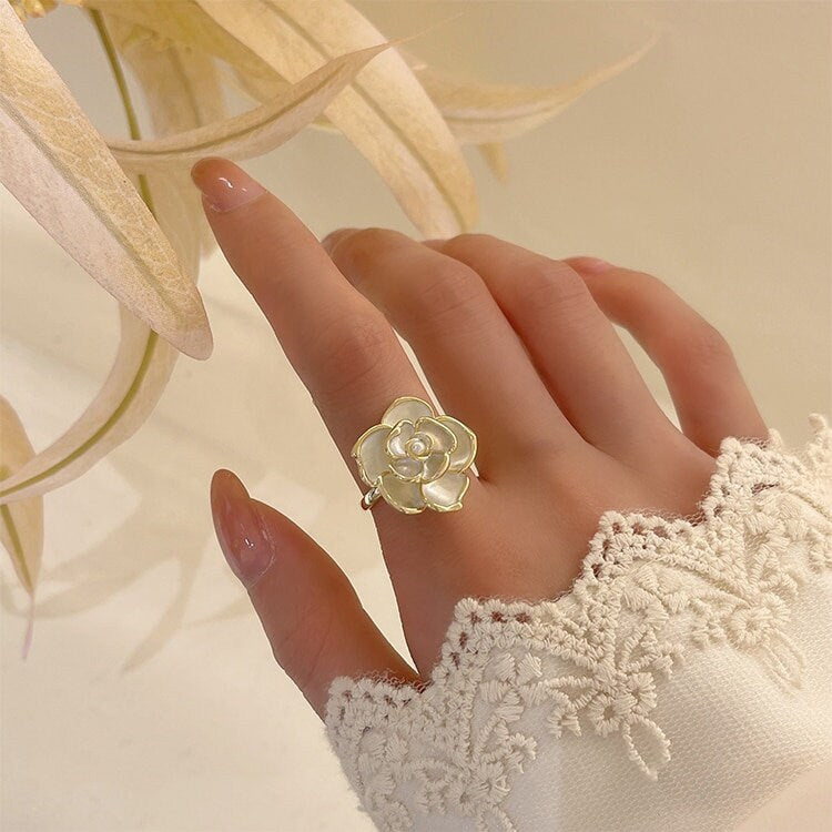 Luxury Gold Camellia Flower Ring – Seliste Jewellery
