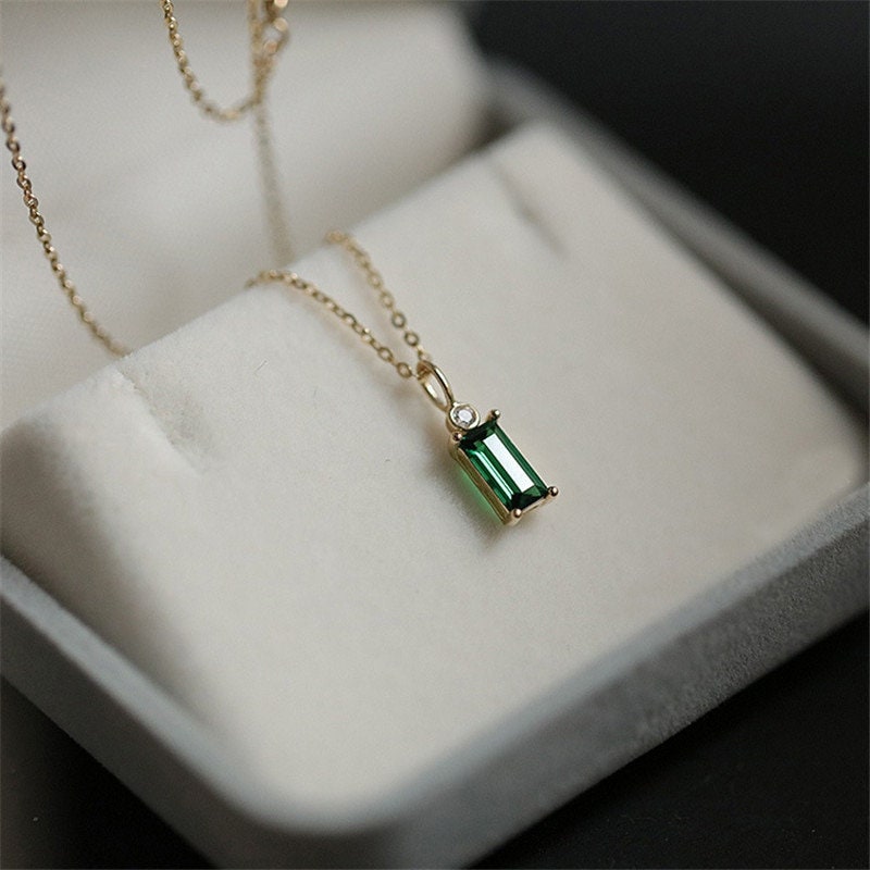 Minimalist Green Emerald  Baguette Pendant Necklace,Minimalist Necklace ,Thin Chain Necklace ,Sterling Silver Necklace,Classic Cz Necklace