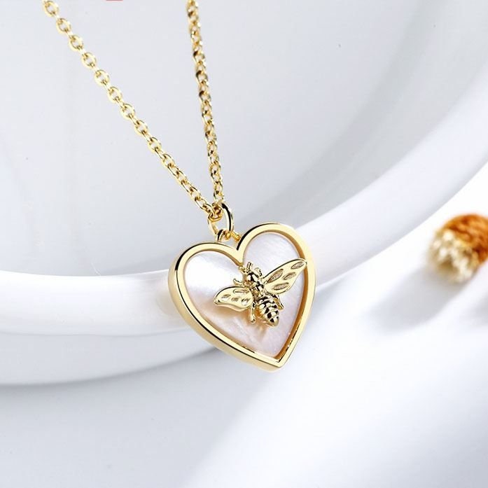 Dainty 925 Sterling Silver Heart Shaped Pendent Necklace,Bee Pendant,Bumblebee Necklace,Minimalist Gold Heart Necklace,Small Heart Pendent