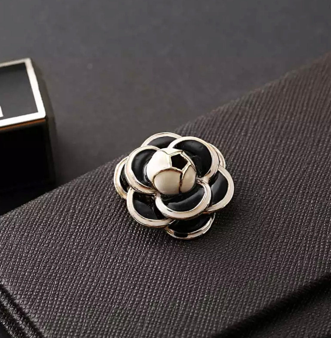 chanel brooch pins for women cc logo