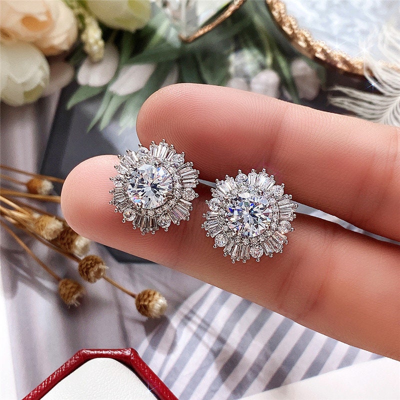 The Rise of Lab Diamond Earrings: A Modern Jewelry Trend The Rise of Lab Diamond Earrings: A Modern Jewelry Trend