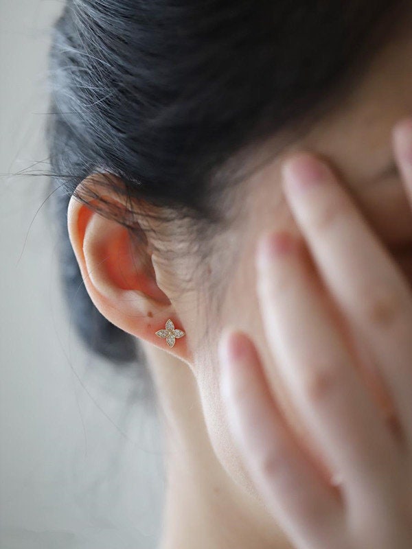 Flower CZ Stud Earrings-Tiny CZ Earrings-Minimalist Flower Stud-Dainty Stud Earrings-Gold Flower Stud Earrings-Stud Earrings Sterling Silver