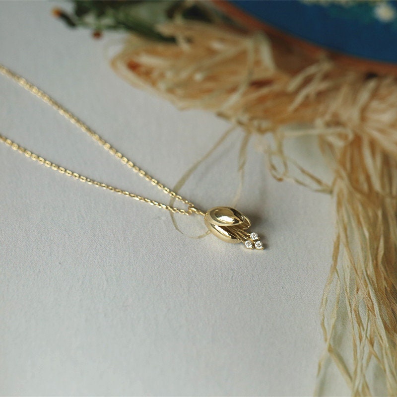 Minimalist Sterling Silver Tulip Pendent Necklace - Flower Charm Necklace - Dainty 18k Gold Necklace - Delicate Gold Necklace - Gift For Her