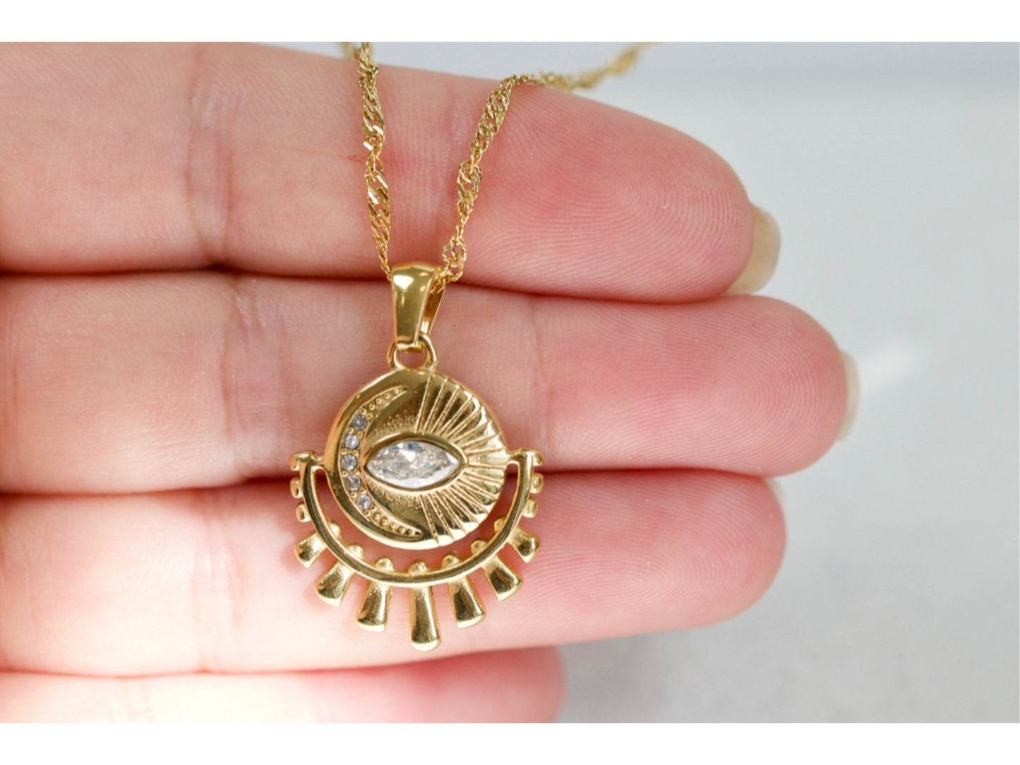 Eye Pendent Necklace