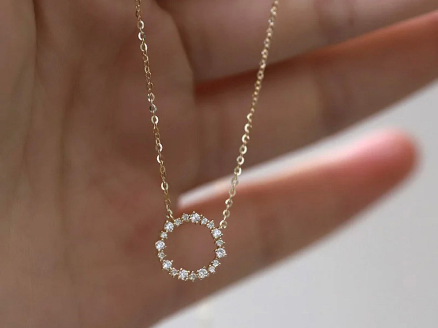 Minimalist Diamonds Circle Pendent Necklace